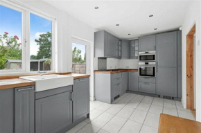 1-Bed Home for 2 Parking Garden & Great Location